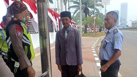 Mengaku Presiden, Edi Sutrisno Minta Dikawal Polisi di DPR