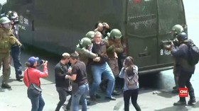 VIDEO: Chile Rusuh, Pemerintah Nyatakan Kondisi Darurat