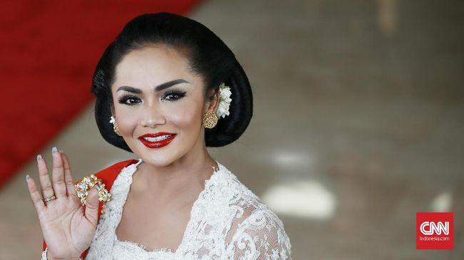 Krisdayanti ungkap alasan hadir di pengajian jelang pernikahan Aurel dan Atta Halilintar tanpa Raul Lemos dan kedua anaknya.