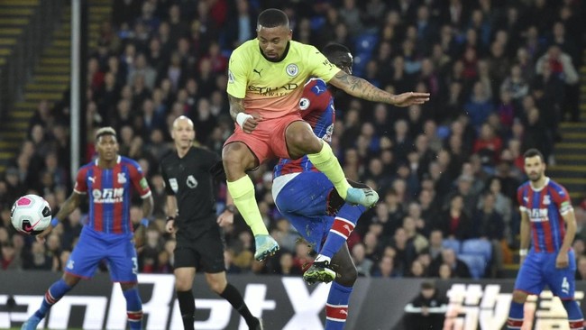 Manchester City menumbangkan tuan rumah Crystal Palace 2-0 di Stadion Selhurst Park pada lanjutan Liga Inggris, Sabtu (19/10) malam WIB.