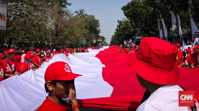 Bendera Merah Putih sepanjang 200 meter akan dibentangkan para relawan menyambut Jokowi-Ma'ruf usai pelantikan Presiden dan Wakil Presiden terpilih.