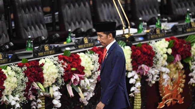 Setelah resmi kembali dilantik sebagai Presiden RI, Jokowi berpidato soal pencapaian ekonomi, rencana lima tahun ke depan dan evaluasi kinerja kabinet kerja.