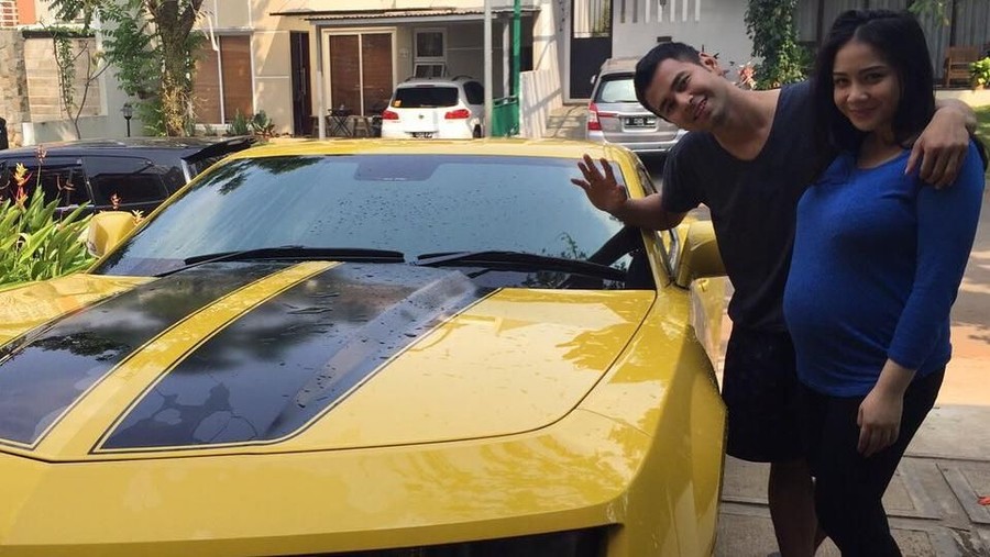 Chevrolet Camaro Bumbleebee Simak koleksi kendaraan mewah dan istimewa milik Raffi Ahmad.