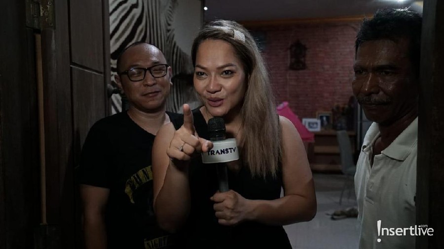 Jenny Cortez menceritakan bahwa rumahnya memiliki penghuni tak kasat mata.