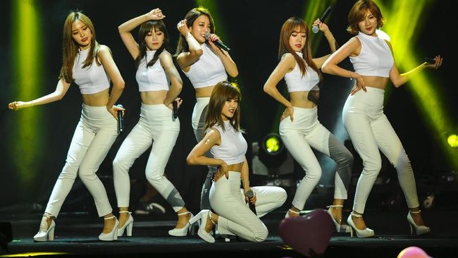 KBS menyatakan permintaan maaf atas perlakuan yang diterima Apink di atas panggung acara Song Festival 2019 dan menyebut bertanggung jawab penuh.
