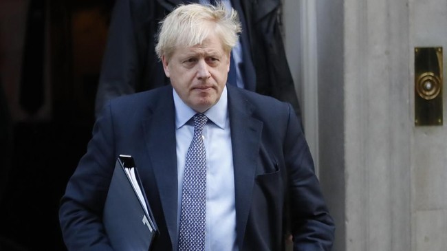 Britain's Prime Minister Boris Johnson leaves 10 Downing Street in central London on October 19, 2019. - British MPs gather on October 19 for a historic vote on Prime Minister Boris Johnson's Brexit deal, a decision that could see the UK leave the EU this month or plunge the country into fresh uncertainty. (Photo by Tolga AKMEN / AFP)