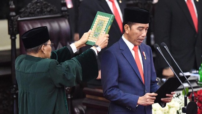 Presiden Joko Widodo tak ingin birokrasi di pemerintahan periode keduanya hanya melaporkan sudah menjalankan program tapi hasilnya tak dirasakan rakyat.