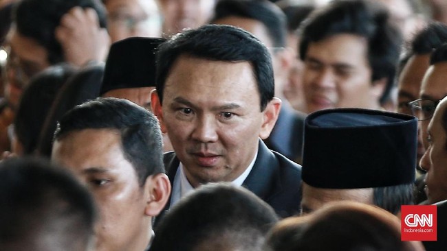 Sekretaris Kabinet Pramono Anung sebut Ahok harus bisa mengubah internal Pertamina dan menekan impor minyak.