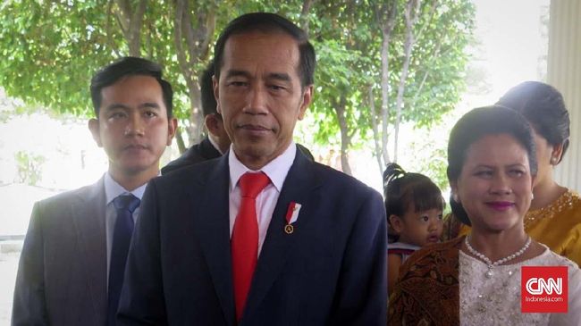 Jokowi Minta Kapolri Baru Tuntaskan Kasus Novel Baswedan Jokowi menyebut penuntasan kasus Novel baswedan dilanjutkan oleh pengganti Tito, di mana nama Kabareskrim Idham Azis sudah diajukan sebagai calon Kapolri.