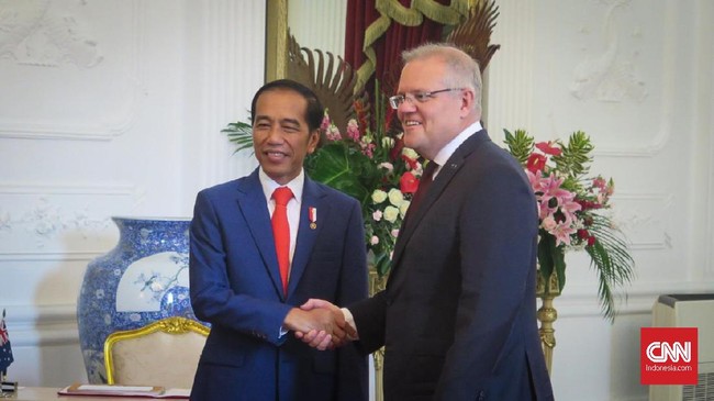 Secara bergiliran Jokowi menerima Sultan Brunei, PM Australia, PM Sungapura, PM Kamboja, dan Raja Eswatini di istana sebelum berangkat untuk pelantikan.