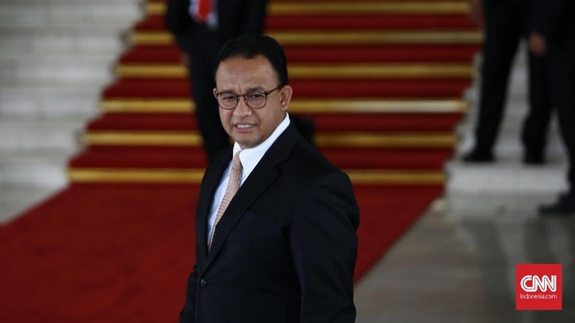 Gubernur DKI Anies Baswedan mengakui tandatangan cetaknya di sertifikat Adikarya Wisata bagi Colosseum tidak palsu meski ia tetap menyalahkan anak buah.