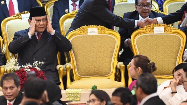 Pantun tersebut menyinggung kediaman Megawati di Teuku Umar dan tempat biasa Prabowo menggelar konferensi pers di Kertanegara.