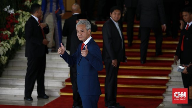 Kalangan buruh menyatakan dukungan terhadap Gubernur Jawa Tengah Ganjar Pranowo yang digugat ke PTUN oleh Asosiasi Pengusaha Indonesia karena menaikkan UMP.