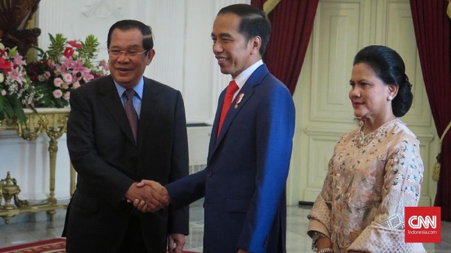 Presiden Joko Widodo menawarkan produk PT Inka kepada Perdana Menteri Kamboja Hun Sen demi memperkuat kerja sama bidang ekonomi antara kedua negara.