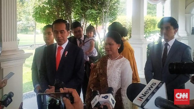 Presiden Joko Widodo didampingi seluruh anggota keluarga menuju MPR. Jokowi dilantik bersama Ma'ruf Amin dilantik sebagai Presiden RI periode 2019-2024.