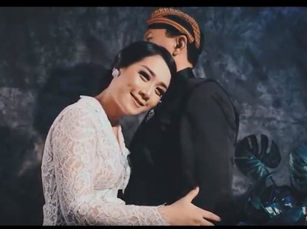 Aih, Ahok Mesra & Puput Manja di Balik Pemotretan Foto Nikah