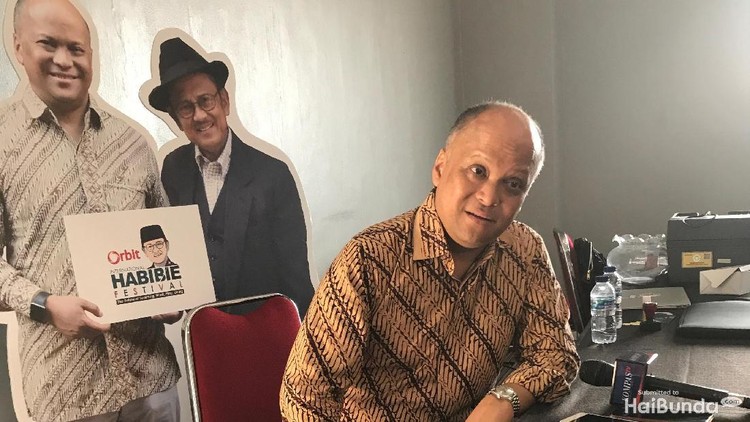 Memberi Contoh Nyata, Cara Jenius Habibie & Ainun Mendidik Anak Penasaran enggak sih, Bun, bagaimana seorang B.J. Habibie mendidik anak-anaknya? Simak ceritanya dari Ilham Habibie berikut ini ya, Bun.