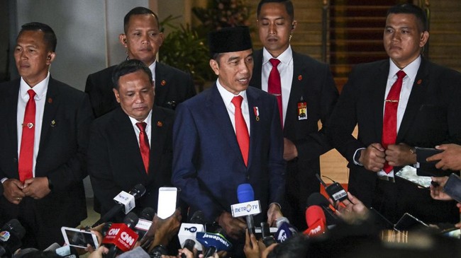 Mahfud MD yang dipanggil ke Istana Negara pada hari ini menyebut Presiden Jokowi akan melantik menteri-menterinya pada Rabu (23/10).