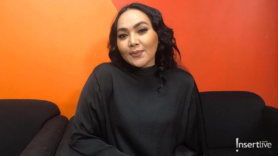 Dewi Gita disebut mirip dengan Rukmini, kekasih pahlawan revolusi Indonesia, Pierre Tendean.