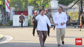 Berkemeja Putih, Prabowo dan Edhy Prabowo Tiba di Istana