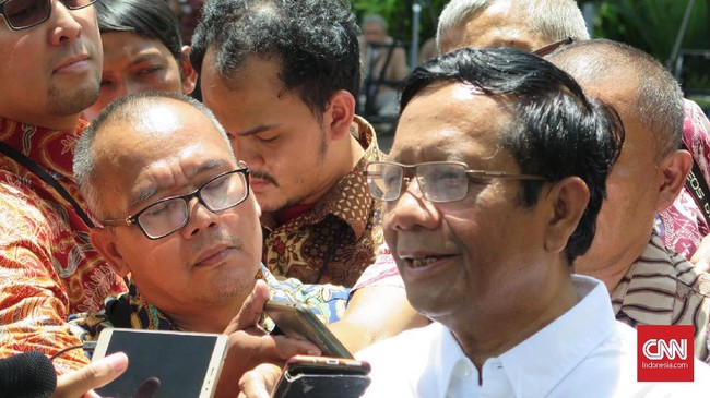 Anggota Dewan Pengarah Badan Pembinaan Ideologi Pancasila Mahfud MD mengaku diminta jadi menteri oleh Presiden Joko Widodo setelah berdiskusi soal hukum.