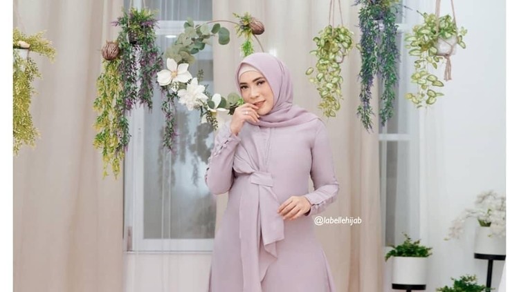 Mulai dari 8 kehamilan teraneh di dunia, hingga kebahagiaan Fitri Tropica sukses menyusui di hari pertama bayinya lahir.