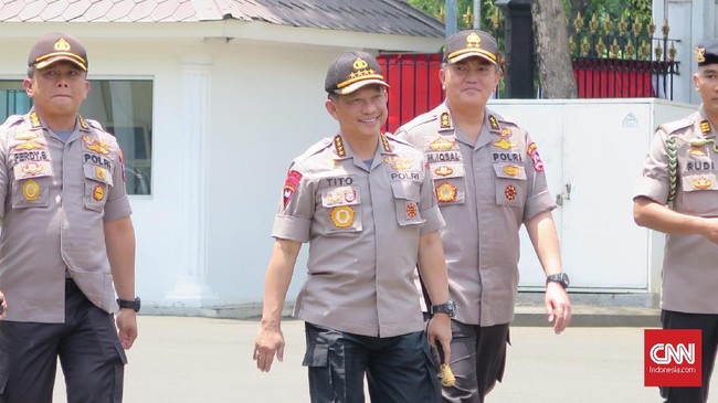 DPR telah menerima surat presiden terkait usulan pemberhentian Jenderal Tito Karnavian sebagai Kapolri dan telah menyetujui usulan itu dalam Rapat Paripurna.