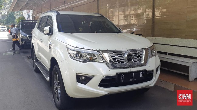 Pemilik mobil B 1 RI yang mengadang mobil tamu negara dan berisi senjata tajam dijerat empat pasal dalam tiga undang-undang oleh Polda Metro Jaya.