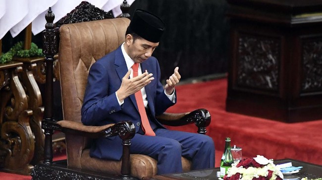 Presiden Jokowi menyatakan akan menjadikan penyelesaian defisit neraca perdagangan sebagai fokus di awal periode II pemerintahannya.