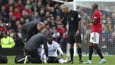 FOTO: MU vs Liverpool Imbang di Hadapan Mourinho Laga Manchester United vs Liverpool berakhir imbang 1-1 pada lanjutan Liga Inggris yang disaksikan langsung oleh Jose Mourinho di Old Trafford.