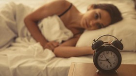 Cara Tidur Nyenyak Meski Dibayangi Kecemasan Covid-19