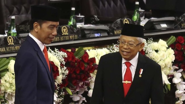 Presiden Joko Widodo menegaskan tak ingin ada menteri bersilang pendapat di luar istana atas hal-hal yang telah diputuskan dalam rapat bersama.