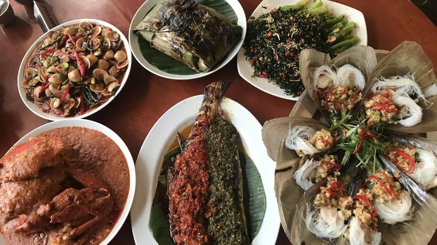 Bikin Laper pada Senin (21/10) menghadirkan sejumlah menu kuliner enak di Jakarta.