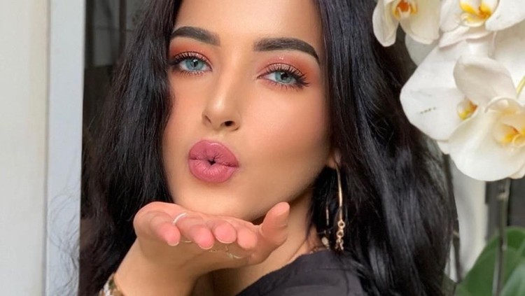 Beauty vlogger, Tasya Farasya mengumumkan kabar kehamilan pertamanya di Instagram, Bunda. Ia menunjukkan reaksi suaminya terkait kabar bahagia itu.
