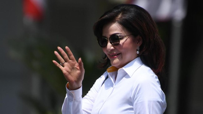 Bupati Minahasa Selatan, Christiany Paruntu pernah dipanggil ke Istana, namun batal jadi menteri karena pernah diperiksa KPK. Kini ikut Pilgub Sulut.