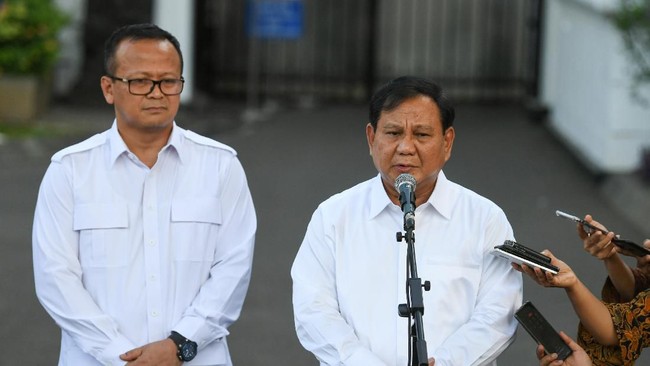 Usai memenuhi undangan Presiden Jokowi di Istana Kepresidenan, Prabowo menyatakan dua kadernya akan masuk dalam kabinet.