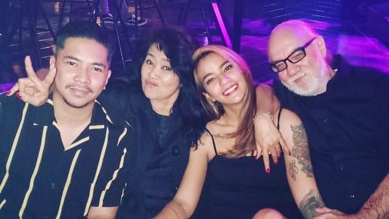 Ini Dia Sosok Pacar Baru Sheila Marcia Lama tak terdengar kabarnya, Sheila Marcia kini sudah gandeng pacar baru.