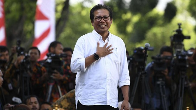 Fadjroel Rachman, yang dianggap kritis terhadap SBY namun tumpul kepada Jokowi, resmi diangkat sebagai Staf Khusus Presiden Bidang Komunikasi, Senin (21/10).