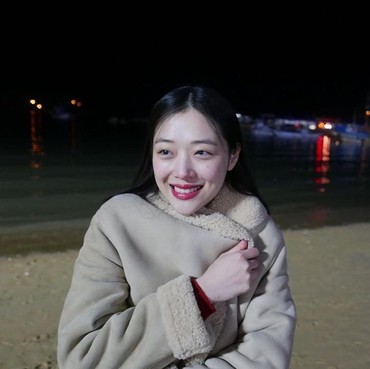 Sutradara 'Dear Jinri' Ungkap Sifat Asli Mendiang Sulli