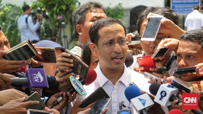 Mendikbud Nadiem Makarim gemas tak bisa memberikan sanksi kekerasan di sekolah, sementara Dinas Pendidikan di daerah sering mengabaikan kasus tersebut.
