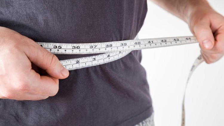 Pria ini berhasil menurunkan berat badannya sebanyak 41 kg dalam waktu 7 bulan. Gimana pola diet yang dia terapkan?