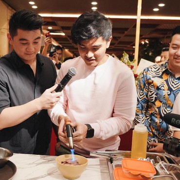 Chef Arnold & Kaesang Pangarep 'Pamer' di Twitter, Netizen: Sombong Level Serebu