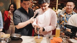 Chef Arnold & Kaesang Pangarep 'Pamer' di Twitter, Netizen: Sombong Level Serebu