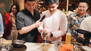 img-title Chef Arnold & Kaesang Pangarep 'Pamer' di Twitter, Netizen: Sombong Level Serebu