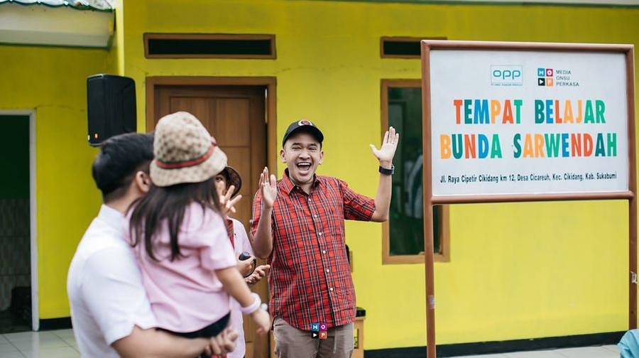 Prihatin Dengan Pendidikan Anak, Ruben Onsu Bangun Sekolah Gratis Ruben Onsu bangun sekolah gratis untuk tingkatkan minat baca dan tulis anak.