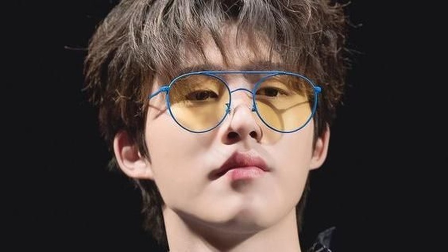 B.I iKON
