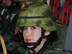 Sineenat Wongvajirapakdi, Selir Raja Thailand yang Pernah Jadi Pilot Jet Tempur