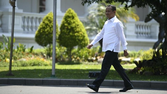 Bahlil juga sempat menyebut ibunya seorang kader NU sehingga dia mau jadi anak berkhidmat dan memberikan izin tambang ke NU.