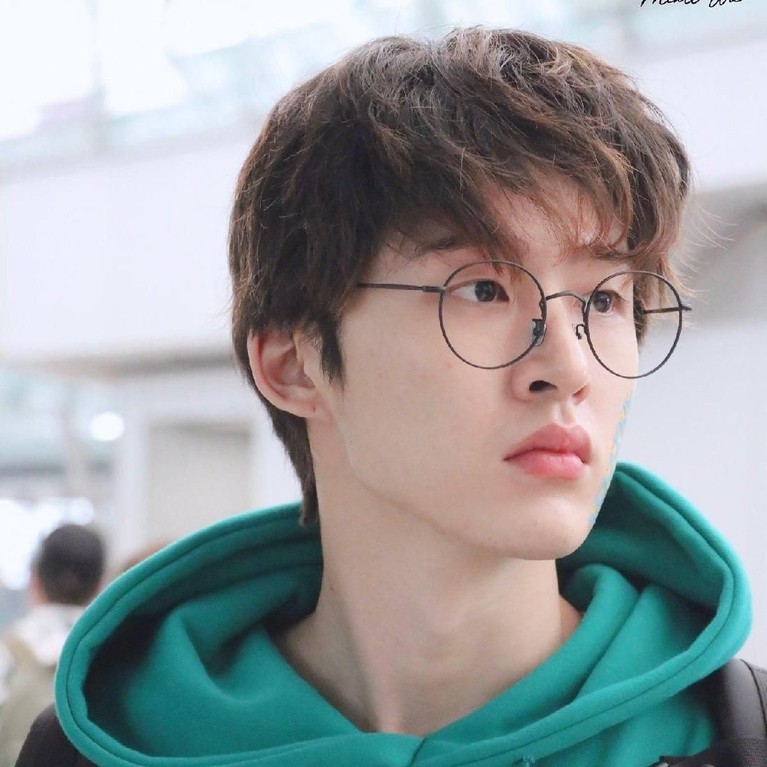 Melihat kembali potret tampan Kim Han Bin atau B.I eks iKON yang membuat penggemarnya semakin rindu.