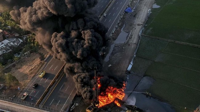 PT Pertamina (Persero) mengaku masih menghitung jumlah kerugian yang ditanggung dari ledakan pipa yang terjadi di pinggir jalan tol Padalarang-Buah Batu KM130.
